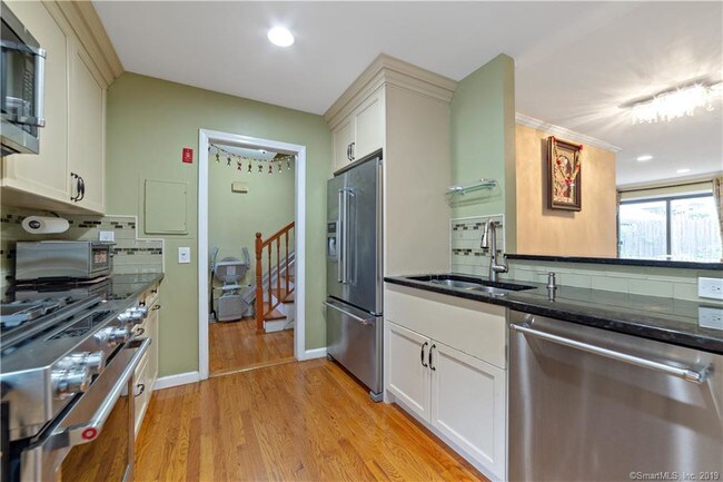 Building Photo - 75 Cos Cob Ave