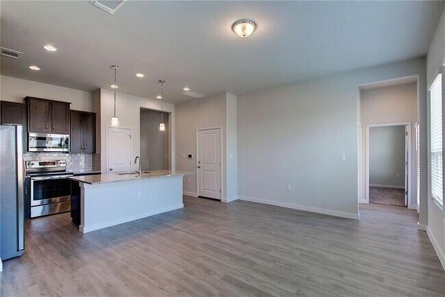 Foto del edificio - 15009 Ryman Rd