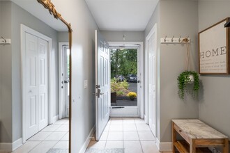 Building Photo - 410 Farmington Ave