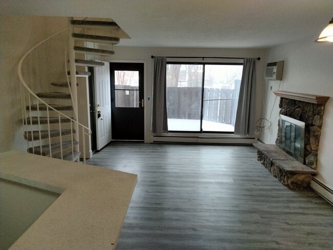 Foto del edificio - 7434 72nd Ln N