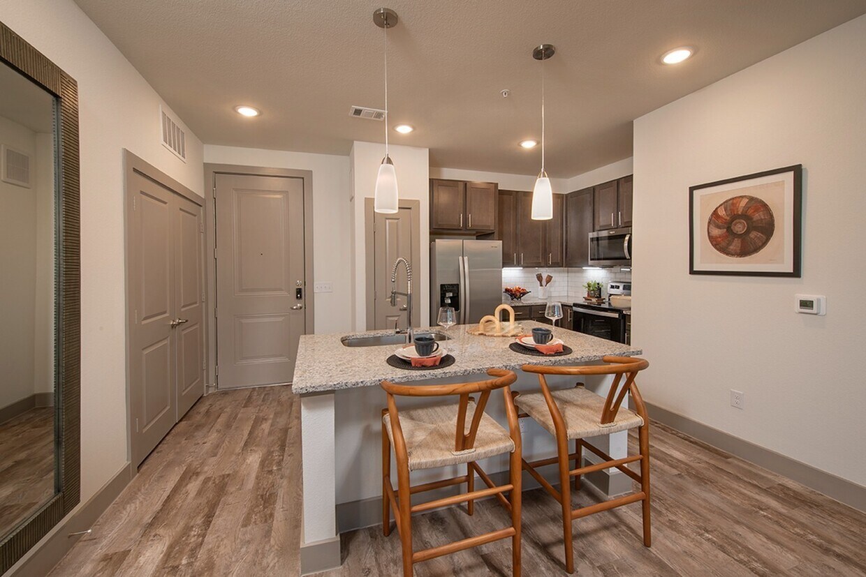 Foto principal - Spacious 2 Bed Near Cypress – 2 Months Free!