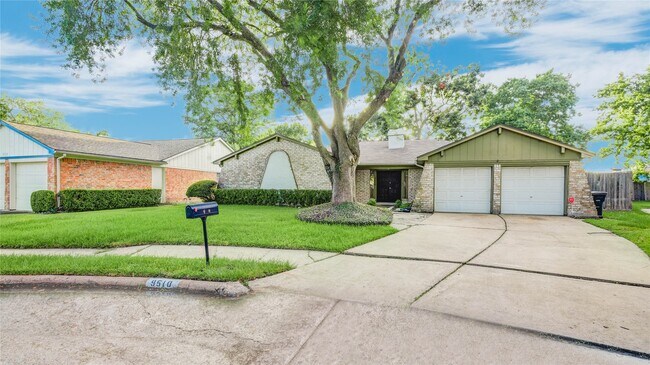 Building Photo - 9510 Huntington Way Dr