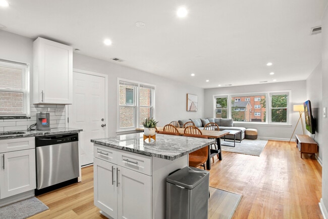 Foto del edificio - 236 Callan Ave