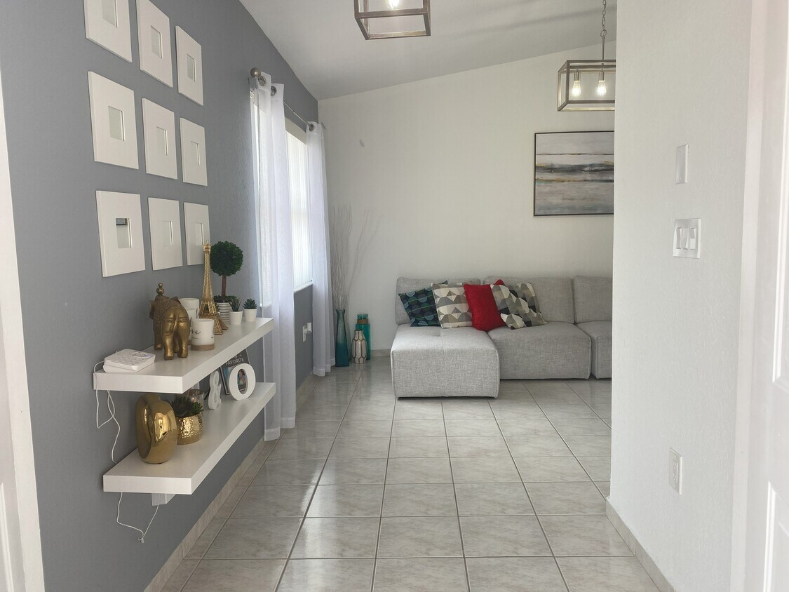 Photo - 7027 W 33rd Ln (Hialeah, FL)