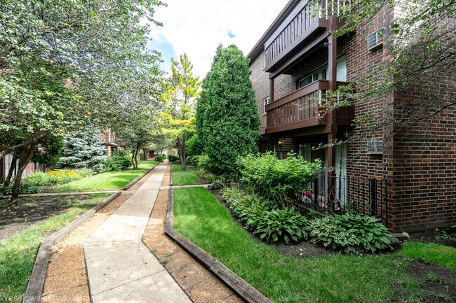 Building Photo - 1305 Turtle Creek Cir