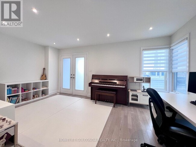 Building Photo - 206 Moneypenny Pl