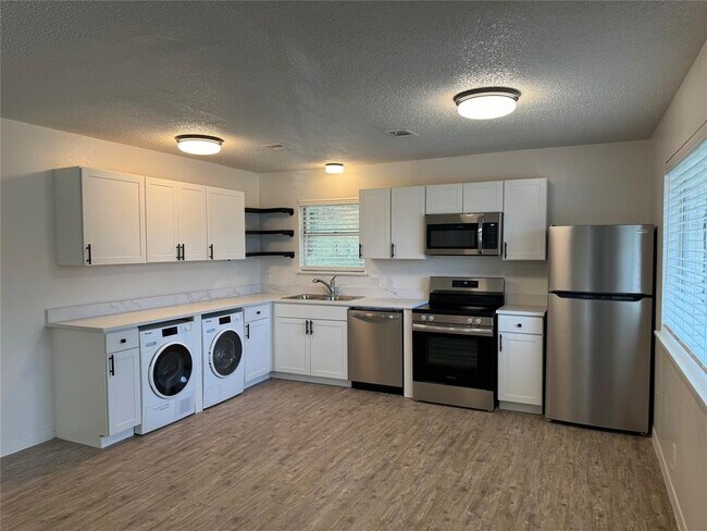 Building Photo - 4314 Dudley Dr