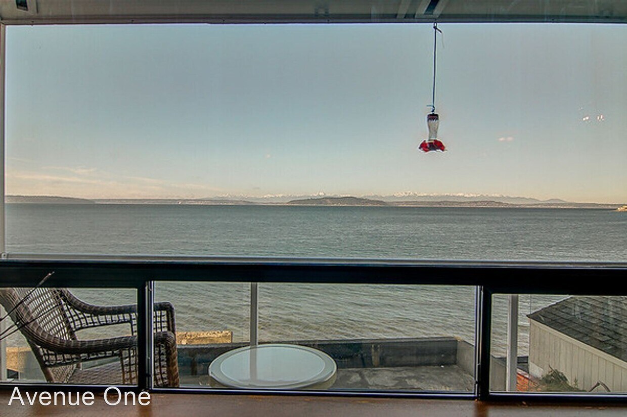 Foto principal - 2 br, 2 bath House - 4021 Beach Drive SW #...