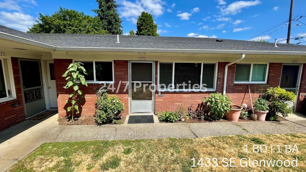 Primary Photo - 1BD I 1BA Apartment - Downtown Sellwood