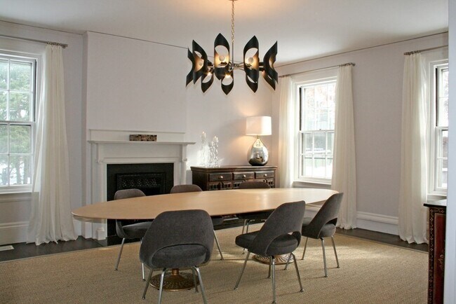 Building Photo - 17 Farrar St