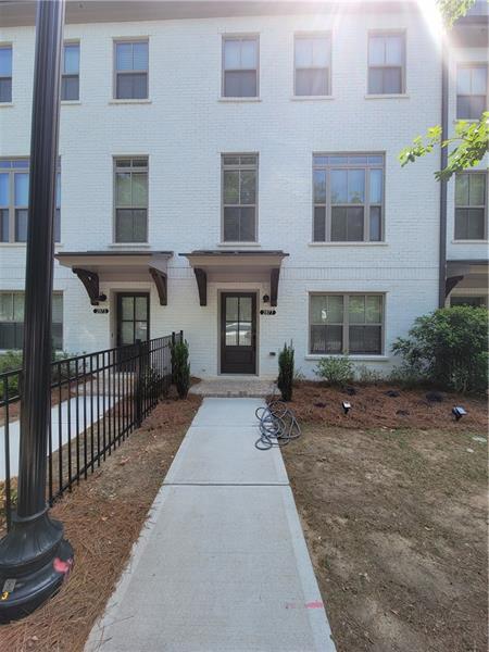 Building Photo - 2877 Elmwood Dr SE