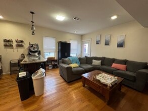 Building Photo - 21 Weitz St