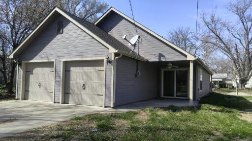 Building Photo - 242 Perry St