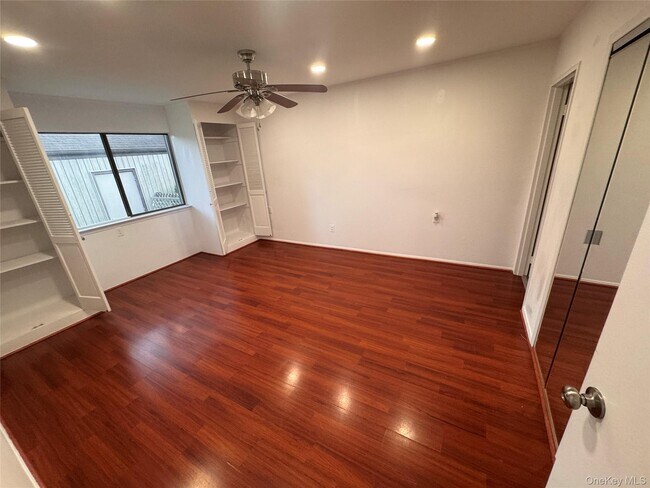 Foto del edificio - 20 Strathmore Gate Dr