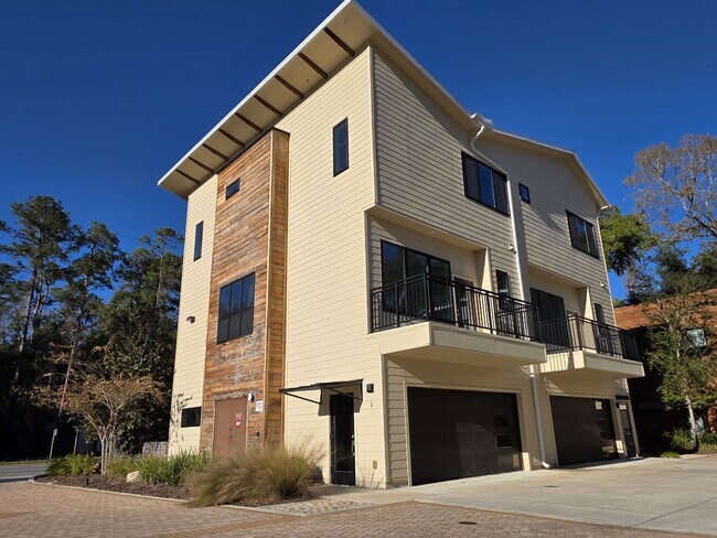 Foto del edificio - FOR RENT 3 bed, 3.5 bath, 3 level brand new condo