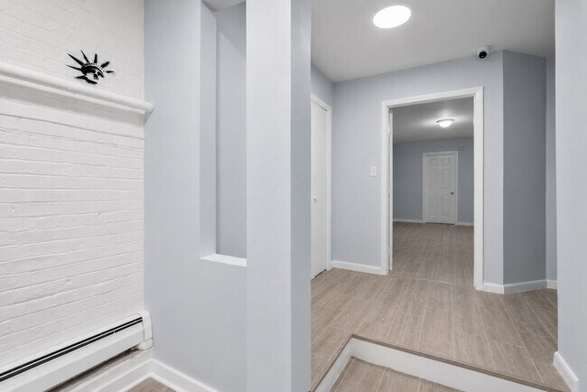 Building Photo - 406 7th St