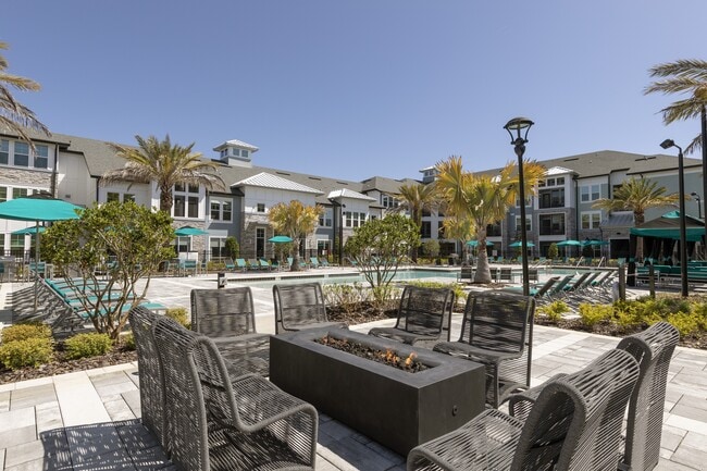 Building Photo - Addison at Sunlake