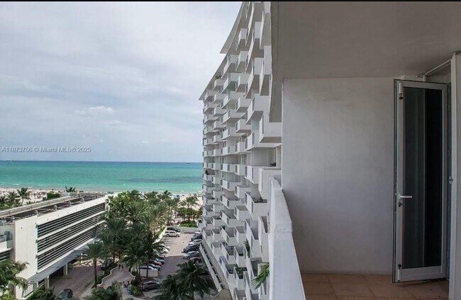 Foto del edificio - 100 Lincoln Rd
