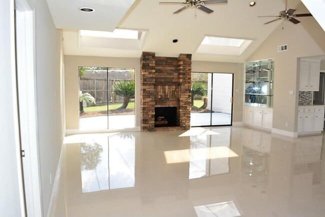 Photo - 2127 Manor Green Dr House