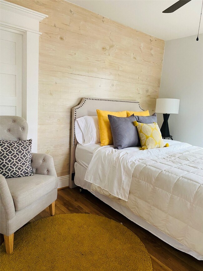 Building Photo - 1406 Edwards St