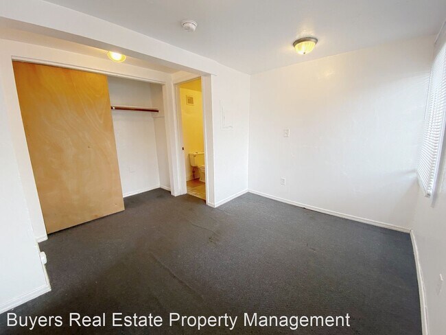 Building Photo - 3506 Wyoming Dr