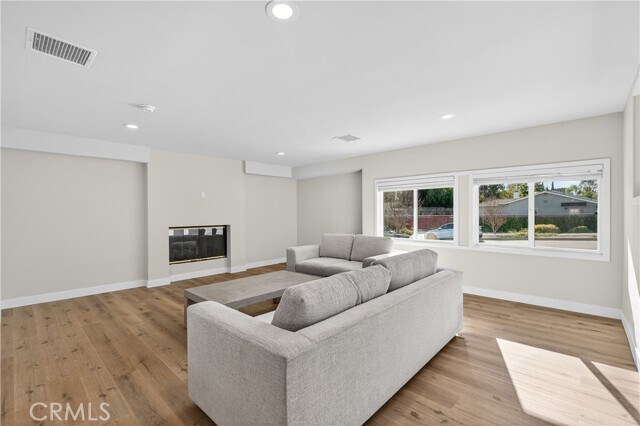 Foto del edificio - 8398 Rudnick Ave