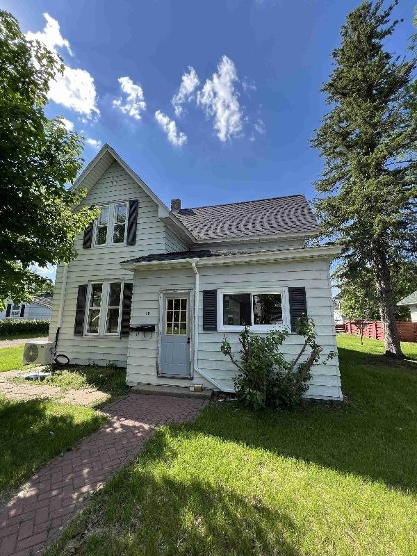 36 E Elm St, Chippewa Falls, WI 54729 Room for Rent in Chippewa Falls