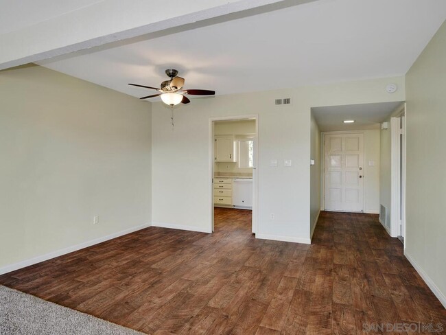 Building Photo - 6868 Hyde Park Dr