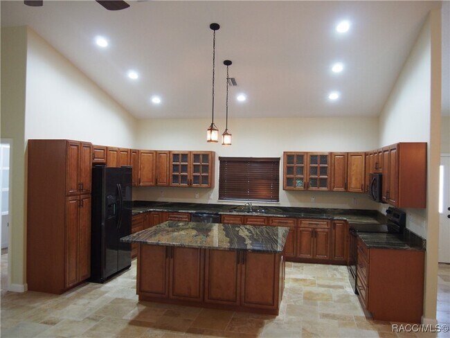 Foto del edificio - 1696 E Westgate Ln