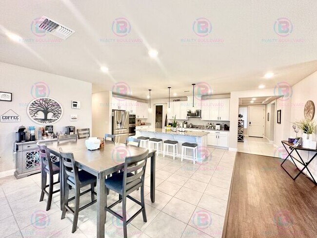 Foto del edificio - Welcome to your dream home, where modern elegance meets unparalleled convenience!