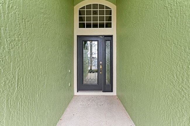 Building Photo - Immaculate 3 Bedroom Home in Gated Community - Stonefield