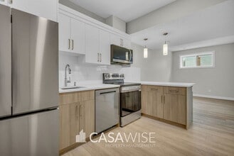 Building Photo - 1053 Berg Pl