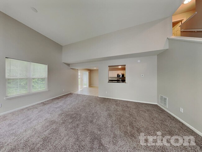 Foto del edificio - 644 Meadows Edge Ln