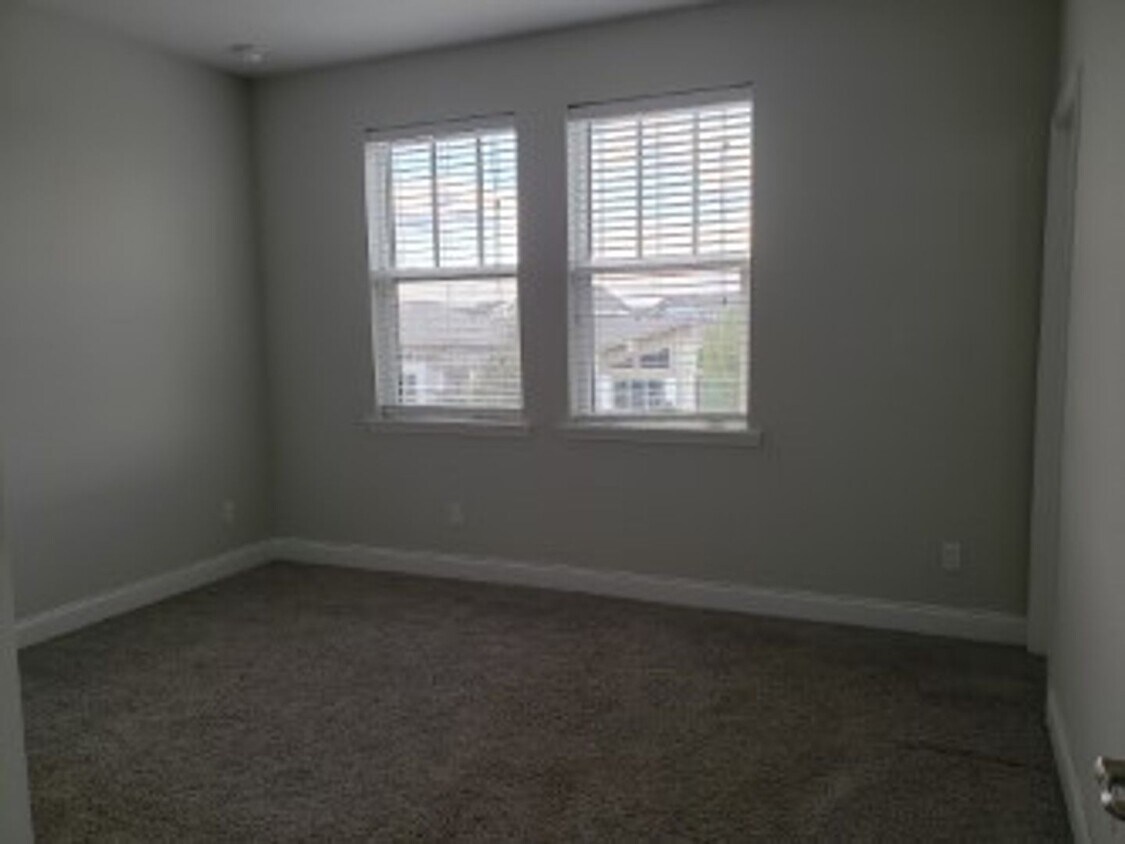 Foto del edificio - Beautiful 1 bed  1  Bath  STUDIO In Lake N...