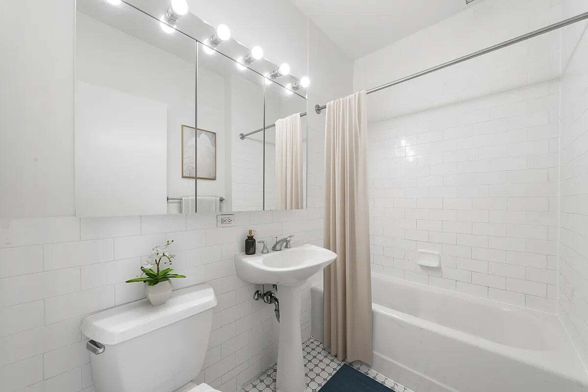 Building Photo - 90 Rector St