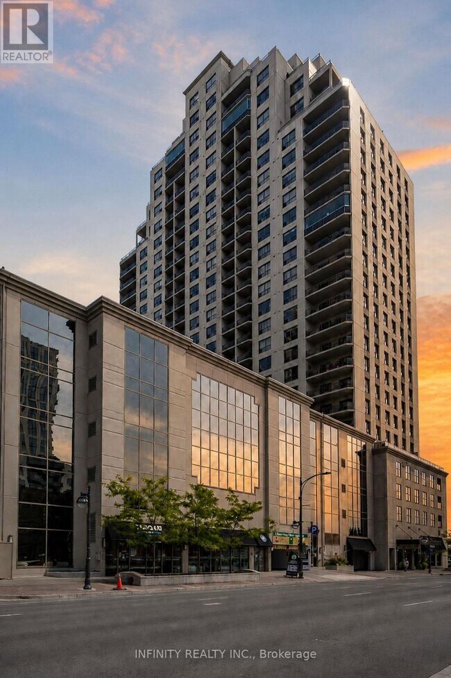 Building Photo - 330 Ridout St N