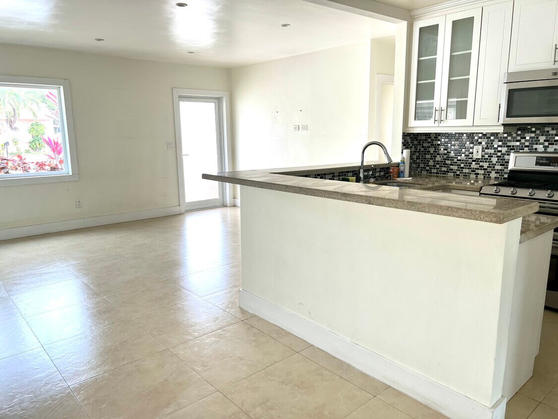 Living room - 3526 NW 16th Ter