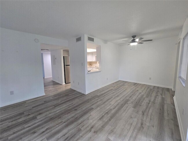 Building Photo - 633 Silver Pass