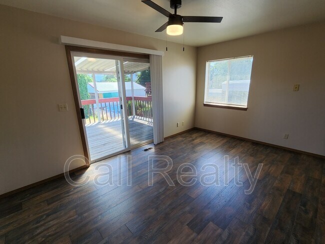 Building Photo - 11220 E Mallon Ave