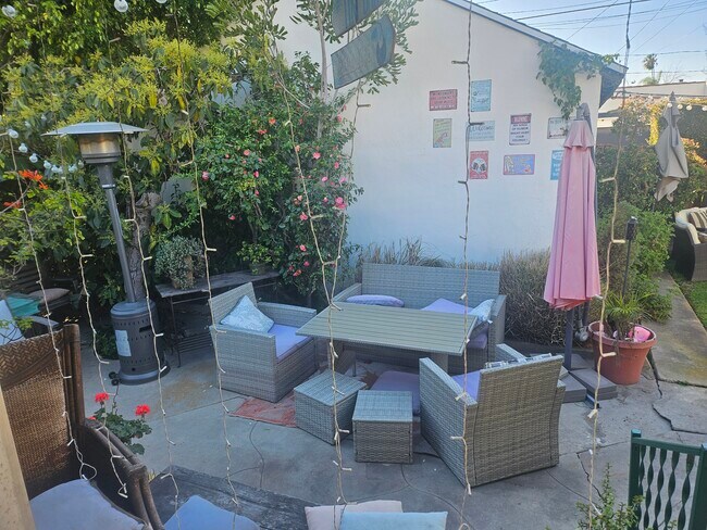 Foto del edificio - 1499 Stearns Dr