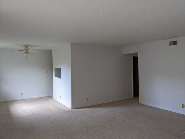 Foto del edificio - Spacious 2 bedroom, 1 bath Condominium ava...