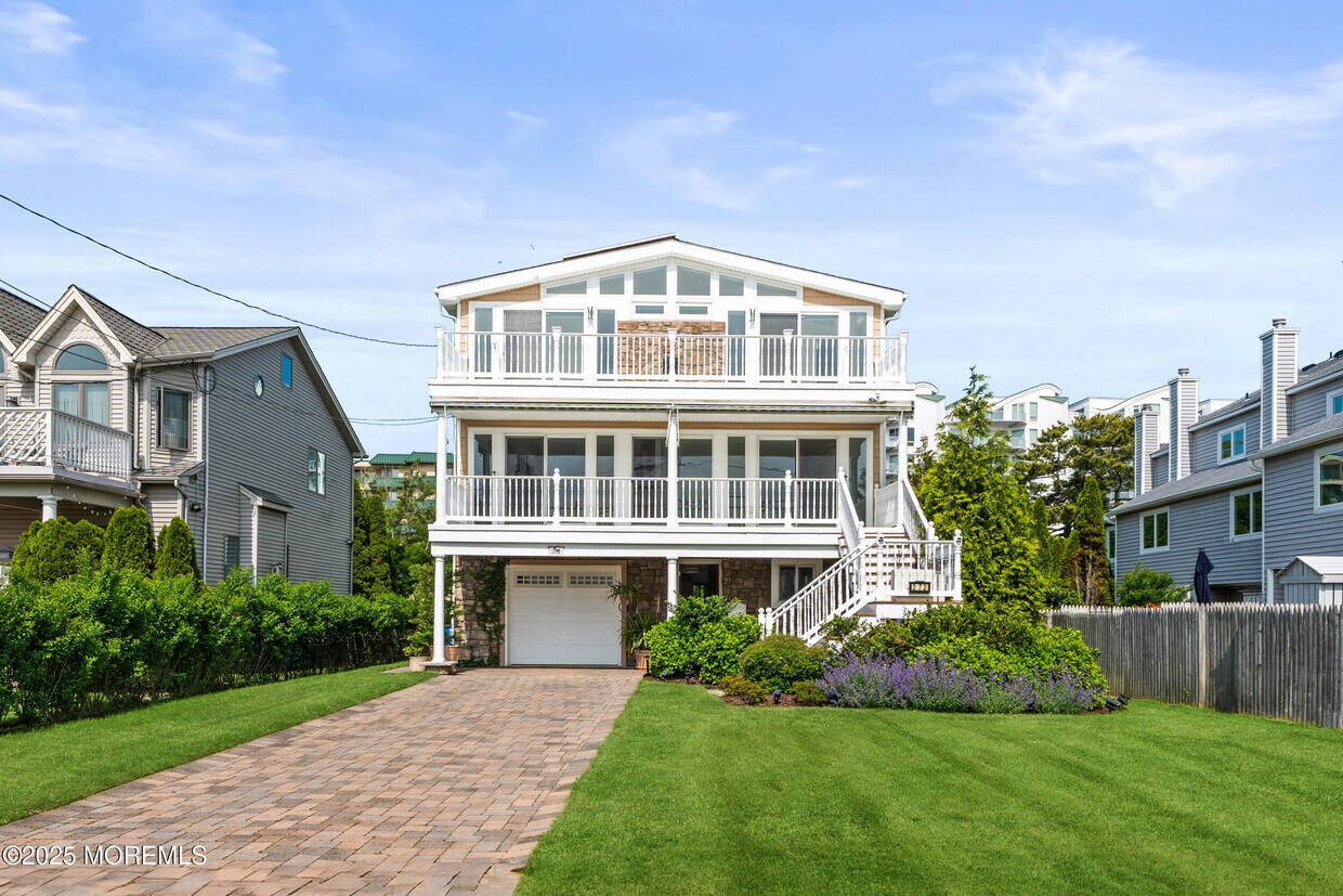 Foto principal - 272 Ocean Blvd N