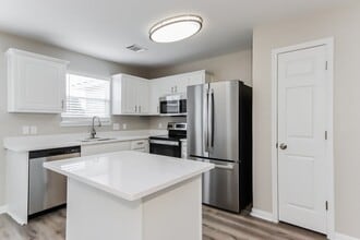 Building Photo - 28926 Trinity River Dr