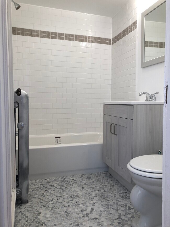 Foto del edificio - 3734 N Pine Grove Ave