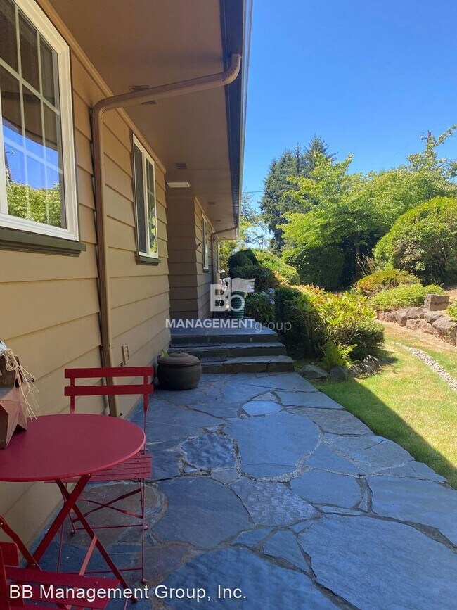 Foto del edificio - 4 br, 3.5 bath House - 12362 NW Coleman Drive