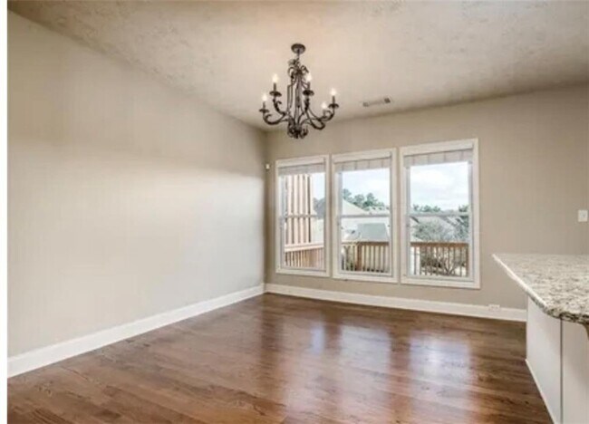 Foto del edificio - 330 Suwanee Ave NW