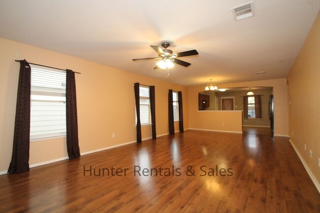 Building Photo - Beautiful Home!