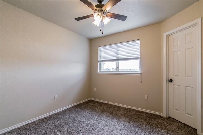 Building Photo - 521 Jack Rabbit Ln