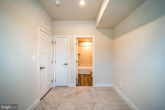 Building Photo - 14062 Sunrise Valley Dr