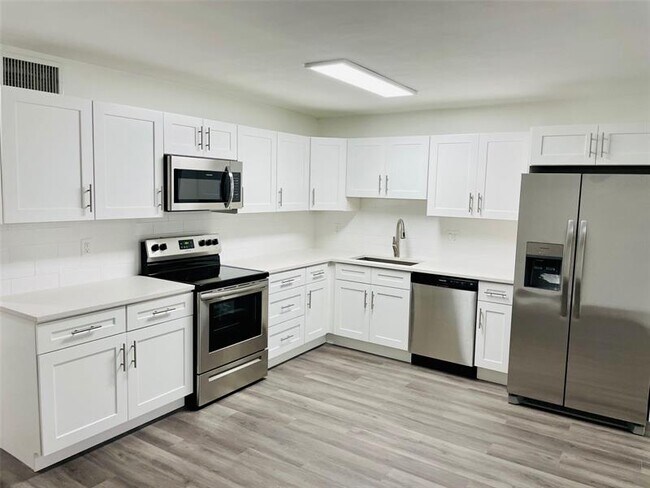 Foto del edificio - 5603 NW 27th Ct